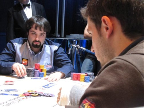 Cristiano di fronte a Tommaso 'Toms2up' Briotti: due grandi amici - e colleghi di team - all'ultimo EPT Grand Final