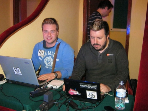 Matteo qui durante un blog live accanto a Max Pescatori
